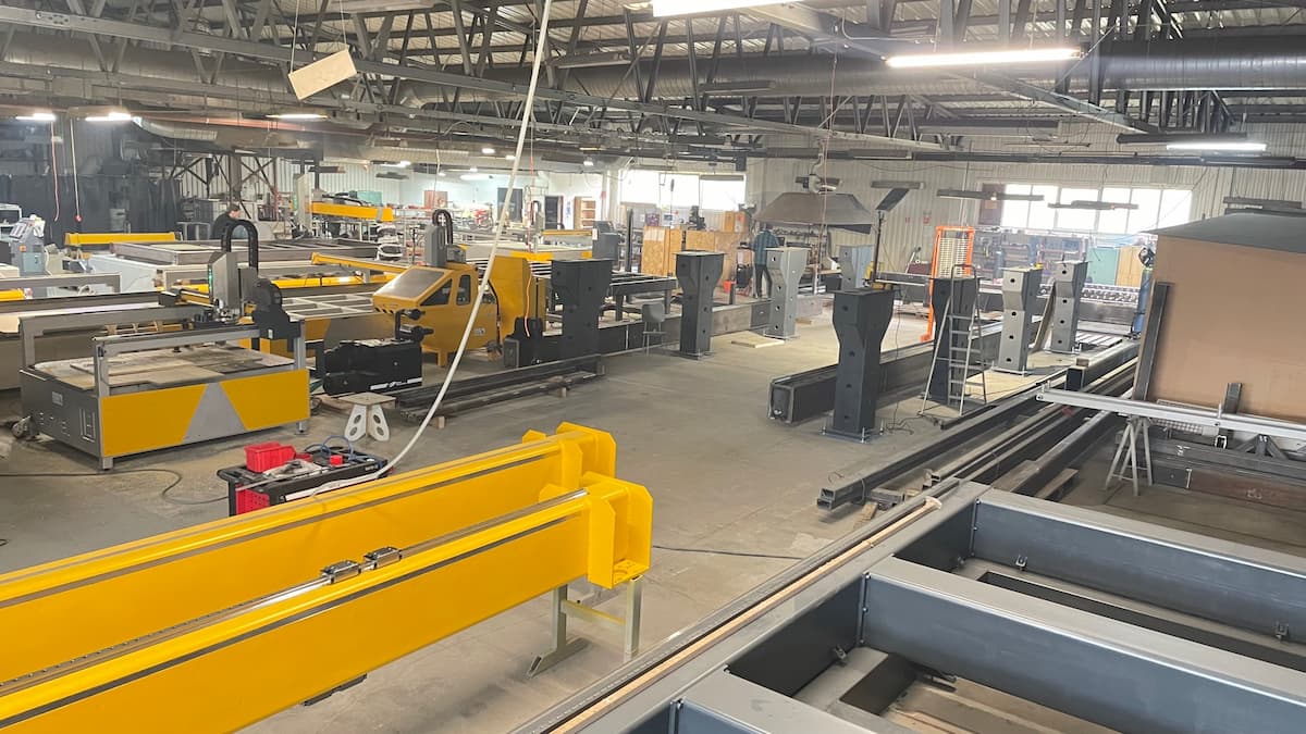 Výrobní hala pro CNC obráběcí stroje